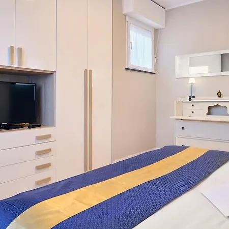 Wonderful Sea View And Jacuzzi مونتيروسّو ال ماري